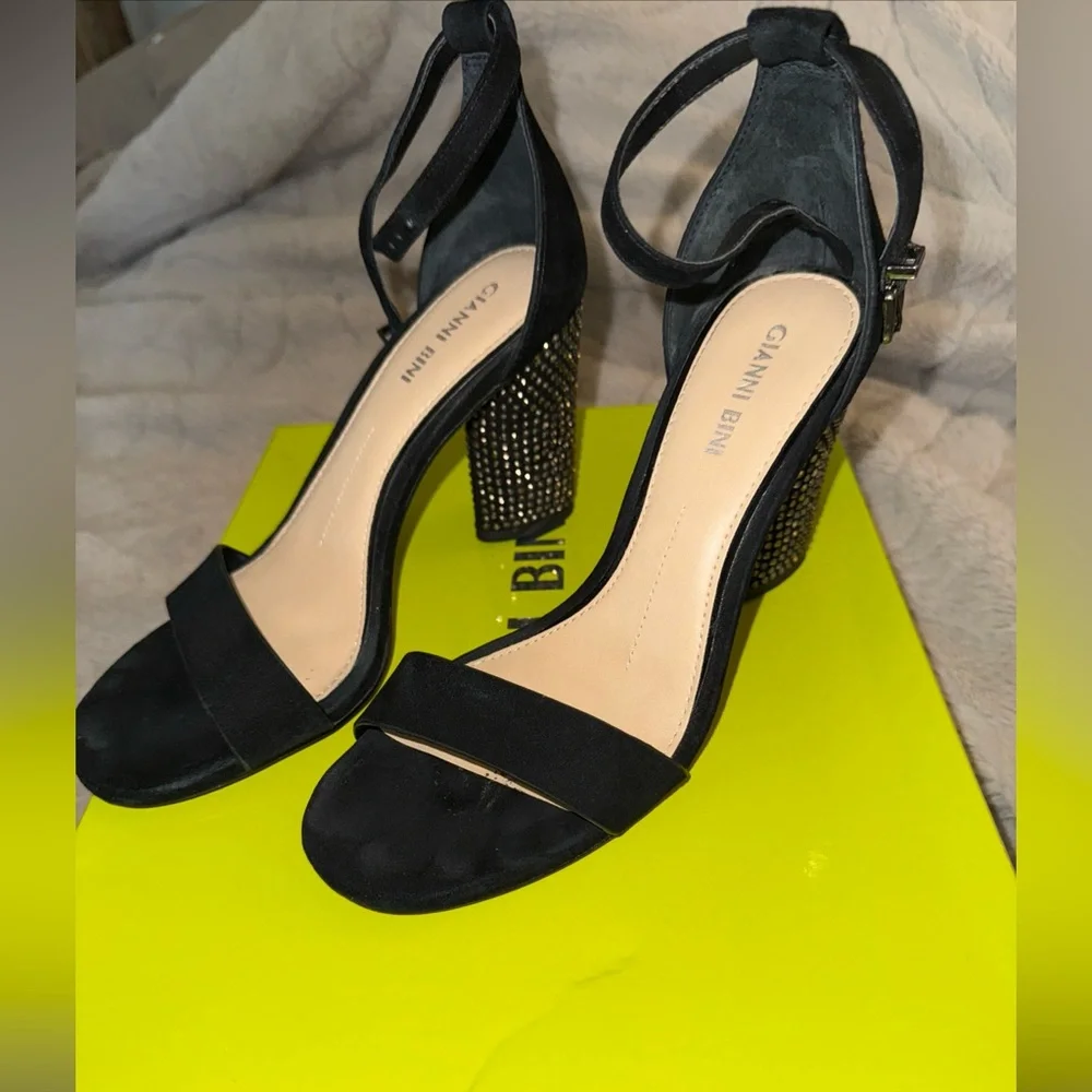 🔥 👠Gianni Bini Carlosa Seeded Studded 3” Heel Beautiful Sz 6.5 👠 🔥